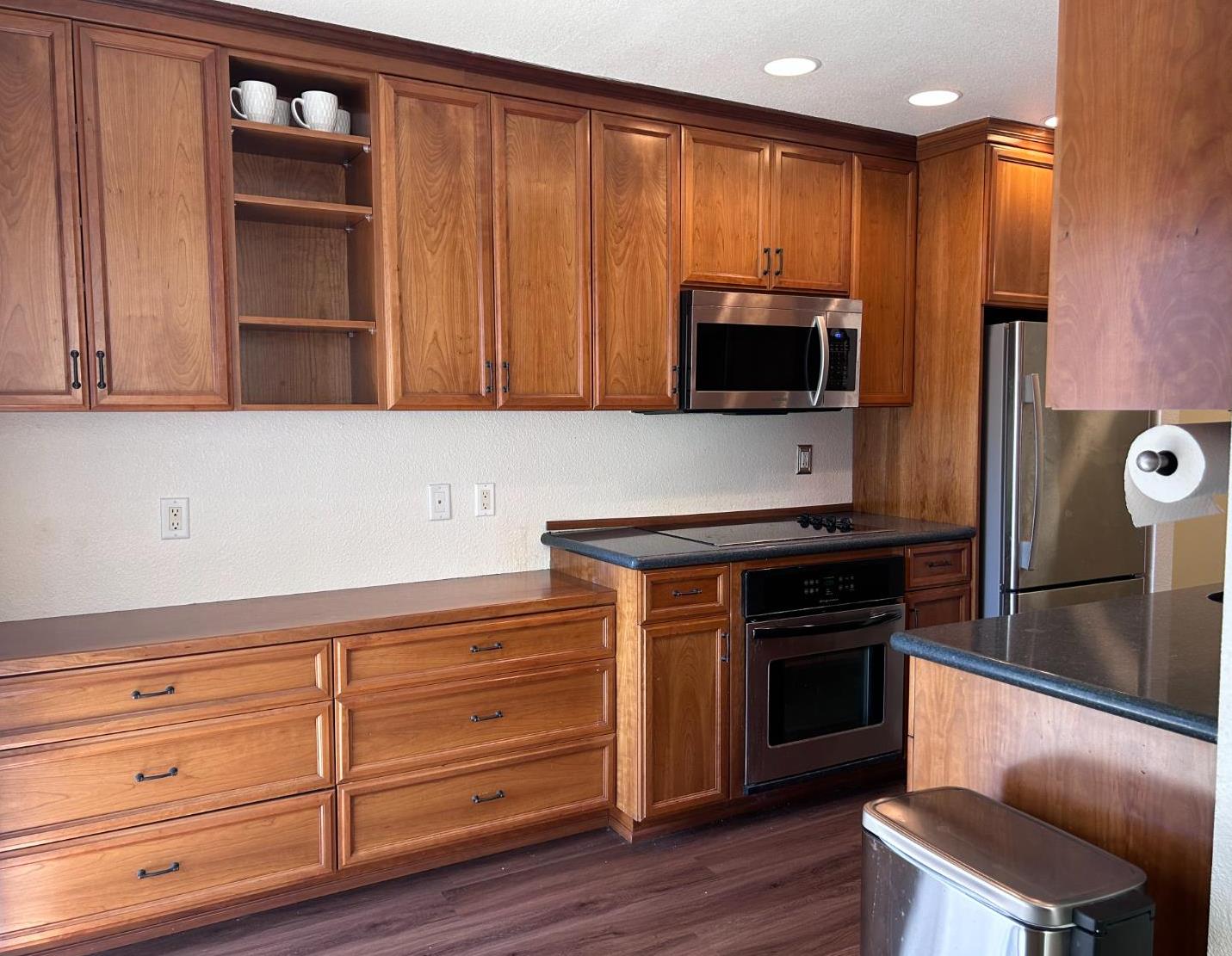 8252 Center Parkway 84