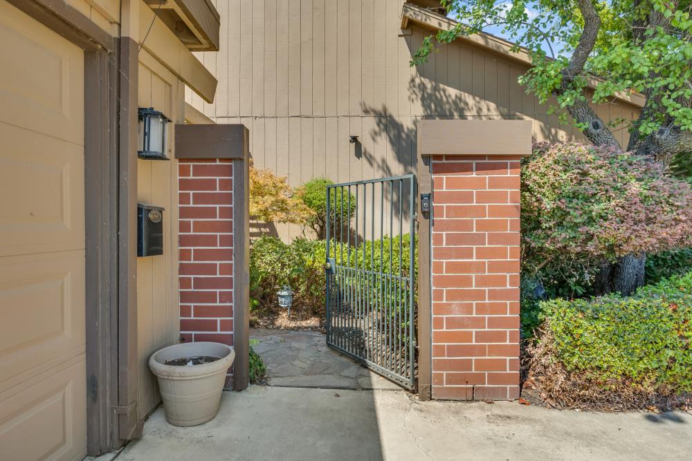 8888 Bluff Lane