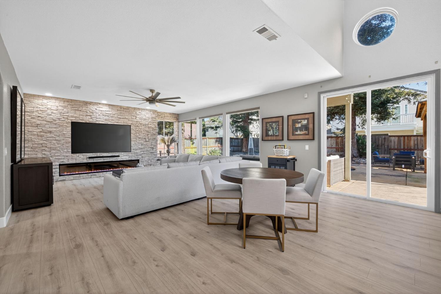 3672 Mammoth Cave Circle