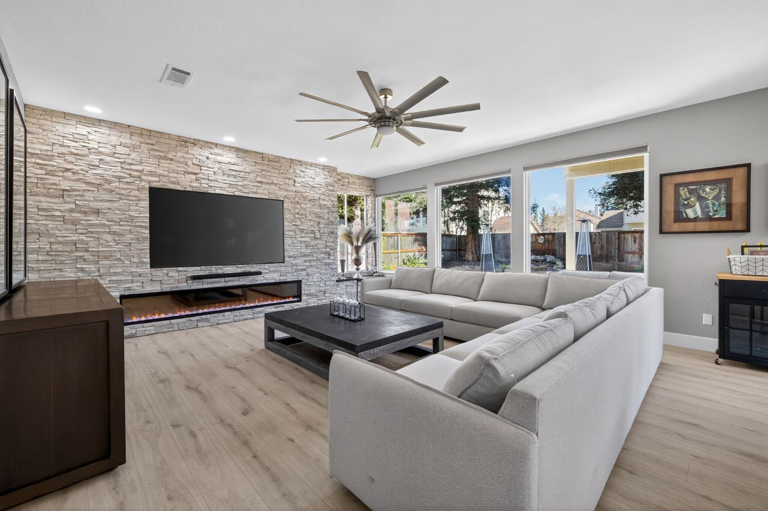 3672 Mammoth Cave Circle