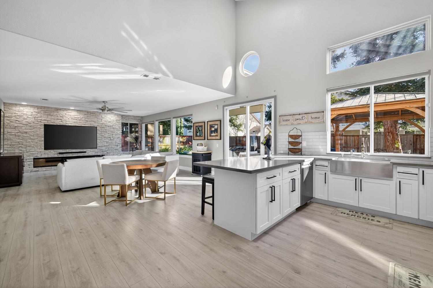 3672 Mammoth Cave Circle