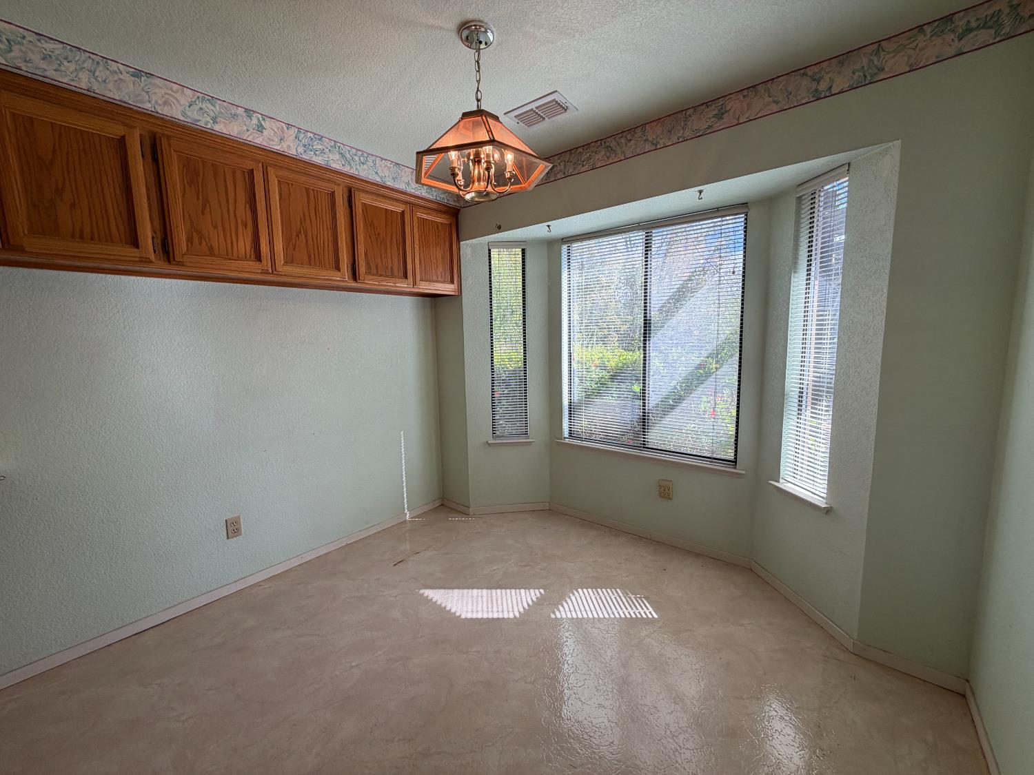 2881 Canterbury Circle