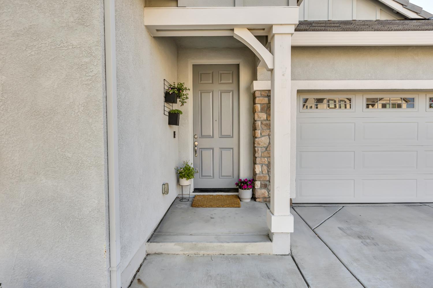 3147 Golden Trail Street