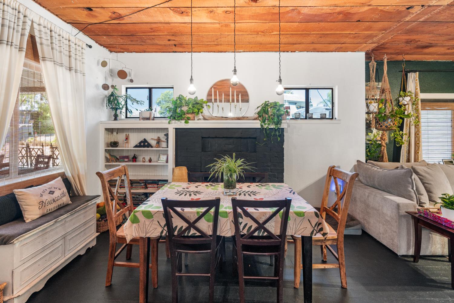 9084 Howell Lane