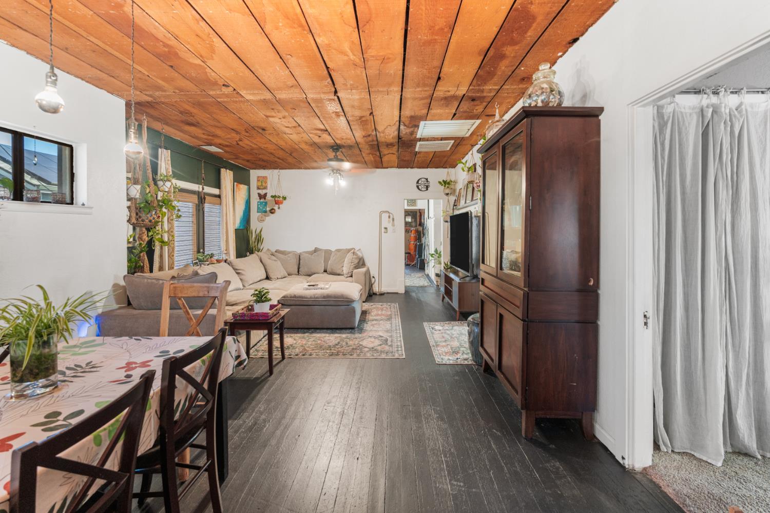 9084 Howell Lane