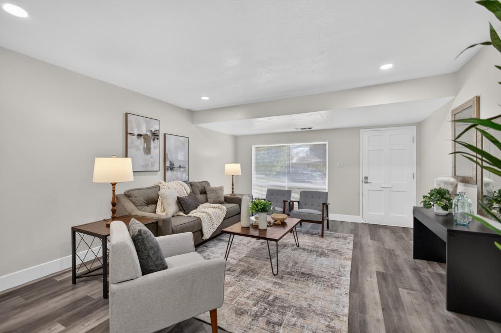 1649 Robin Hood Court