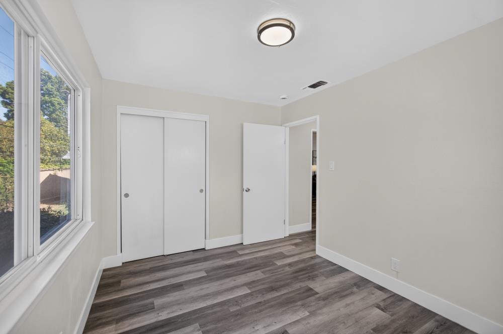 1649 Robin Hood Court