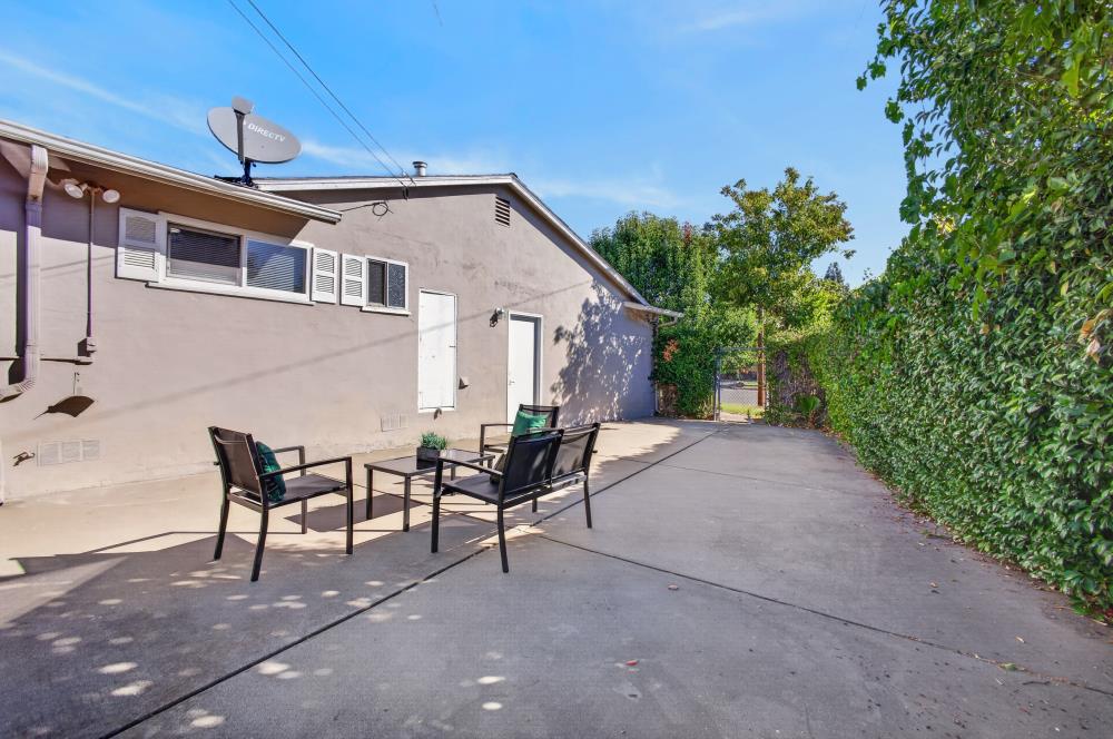 1649 Robin Hood Court
