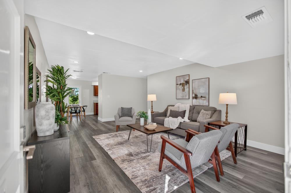 1649 Robin Hood Court