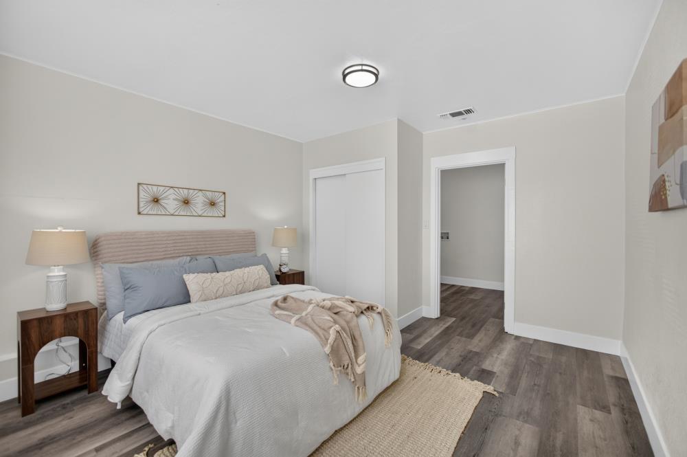 1649 Robin Hood Court