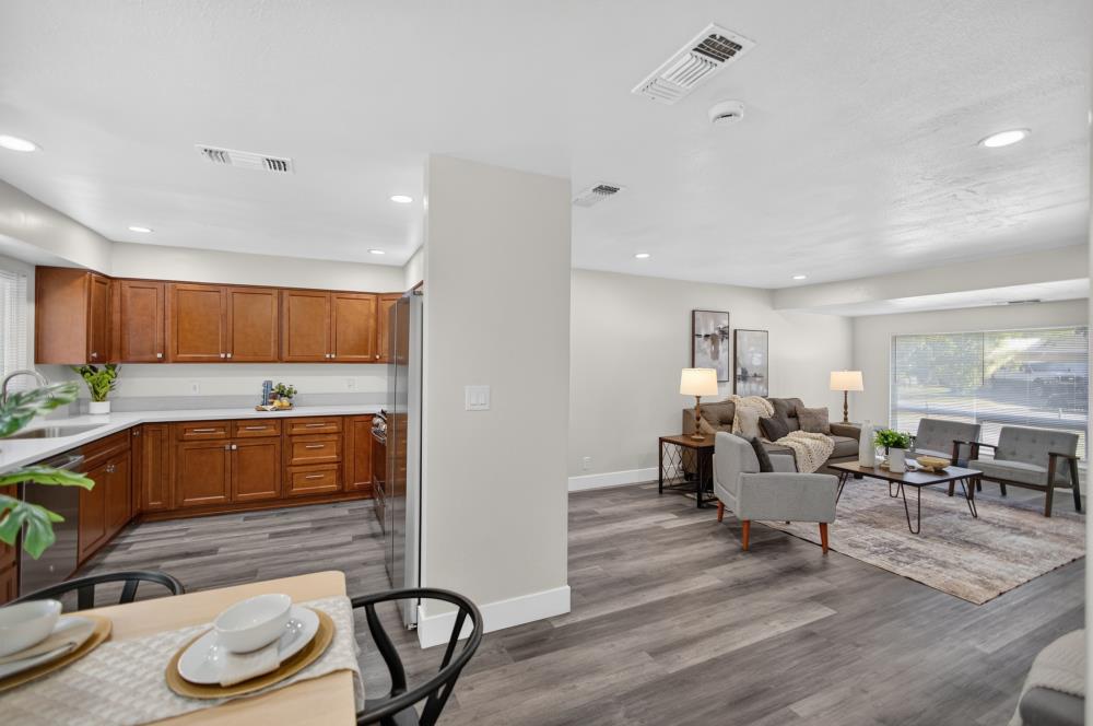 1649 Robin Hood Court