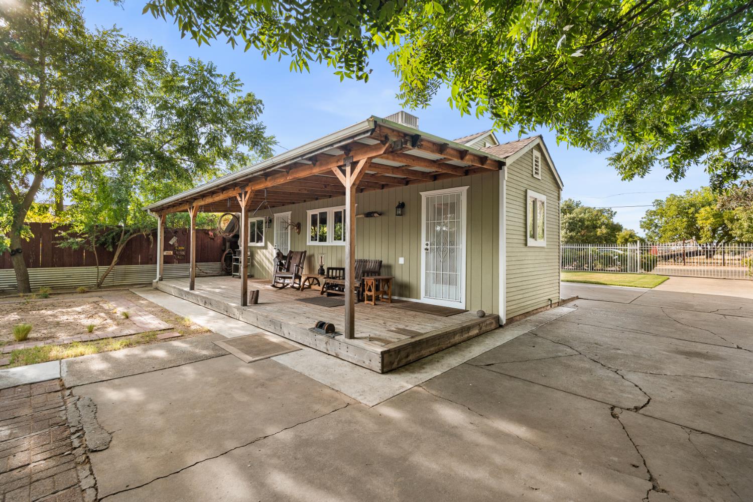 4904 E Harvest Road