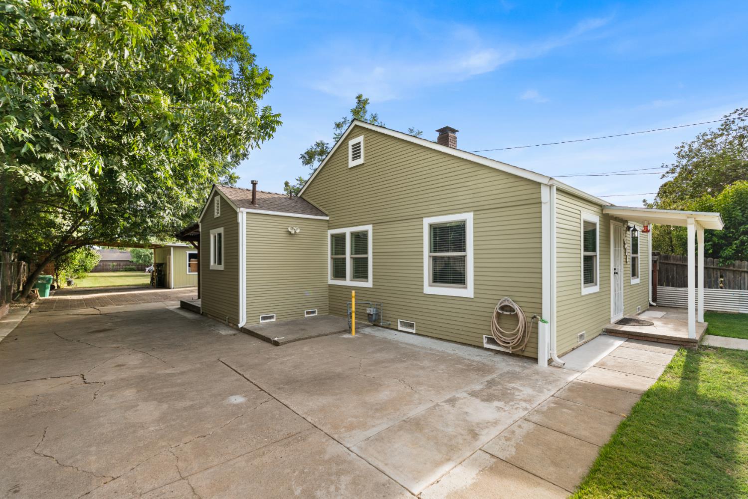 4904 E Harvest Road