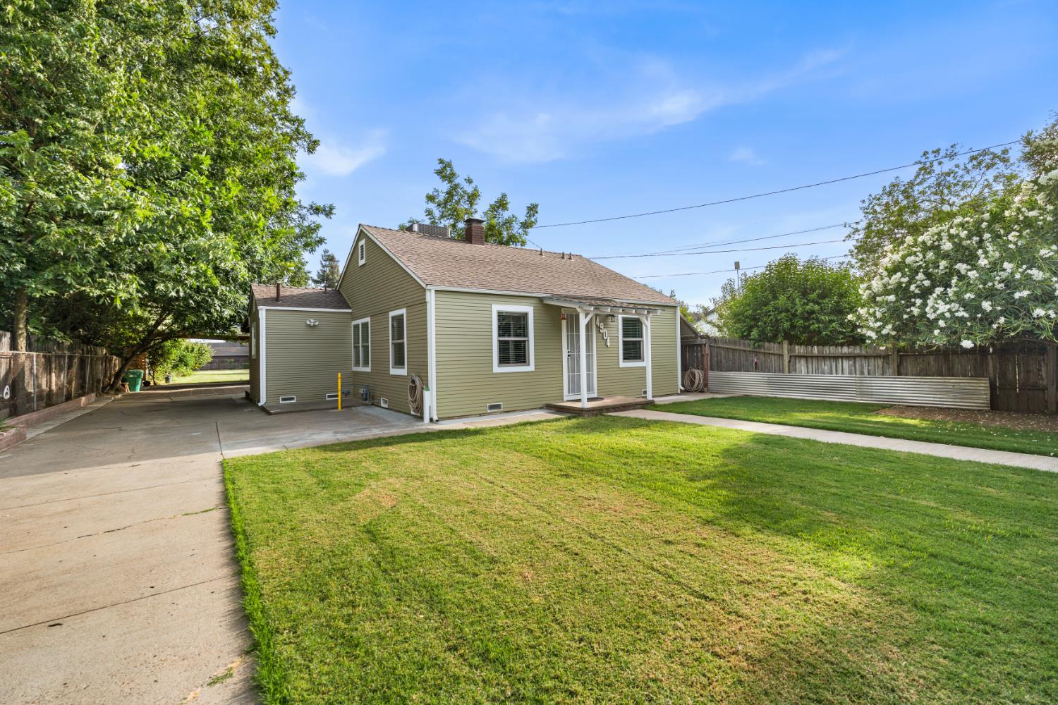 4904 E Harvest Road