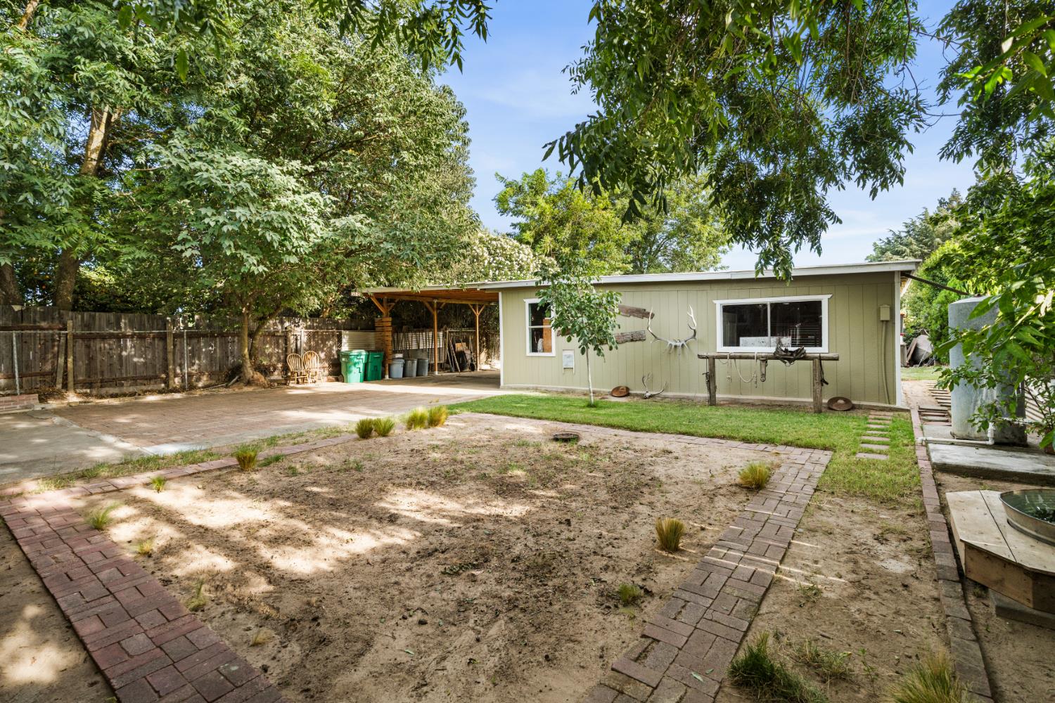 4904 E Harvest Road