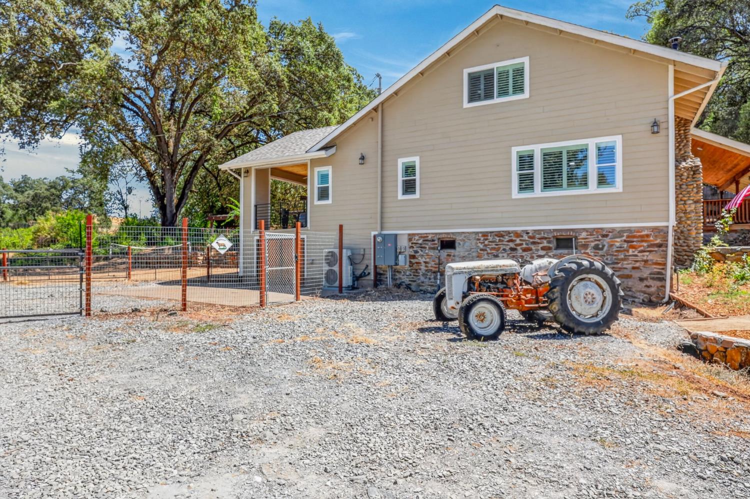 2402 Deer Valley Road