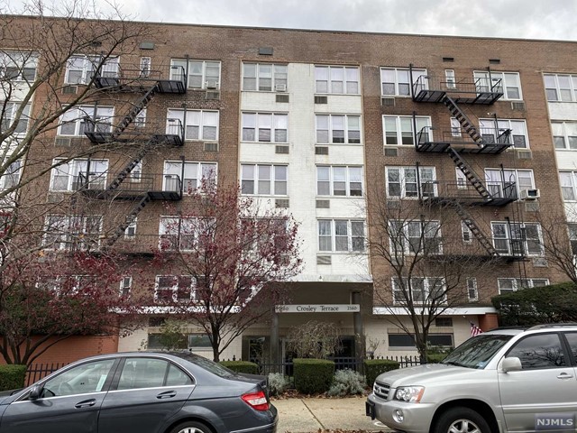 2160 Center Avenue 4N