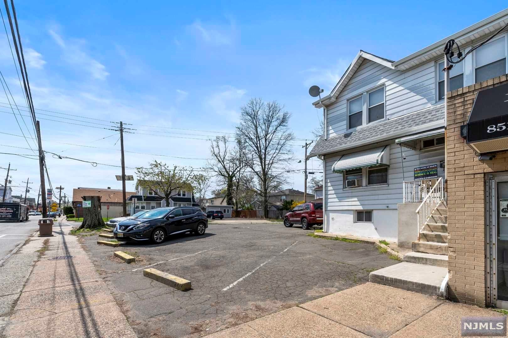 851 Main Street