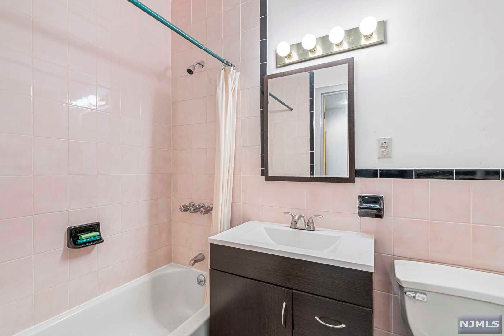 7-9 Ridgefield Avenue