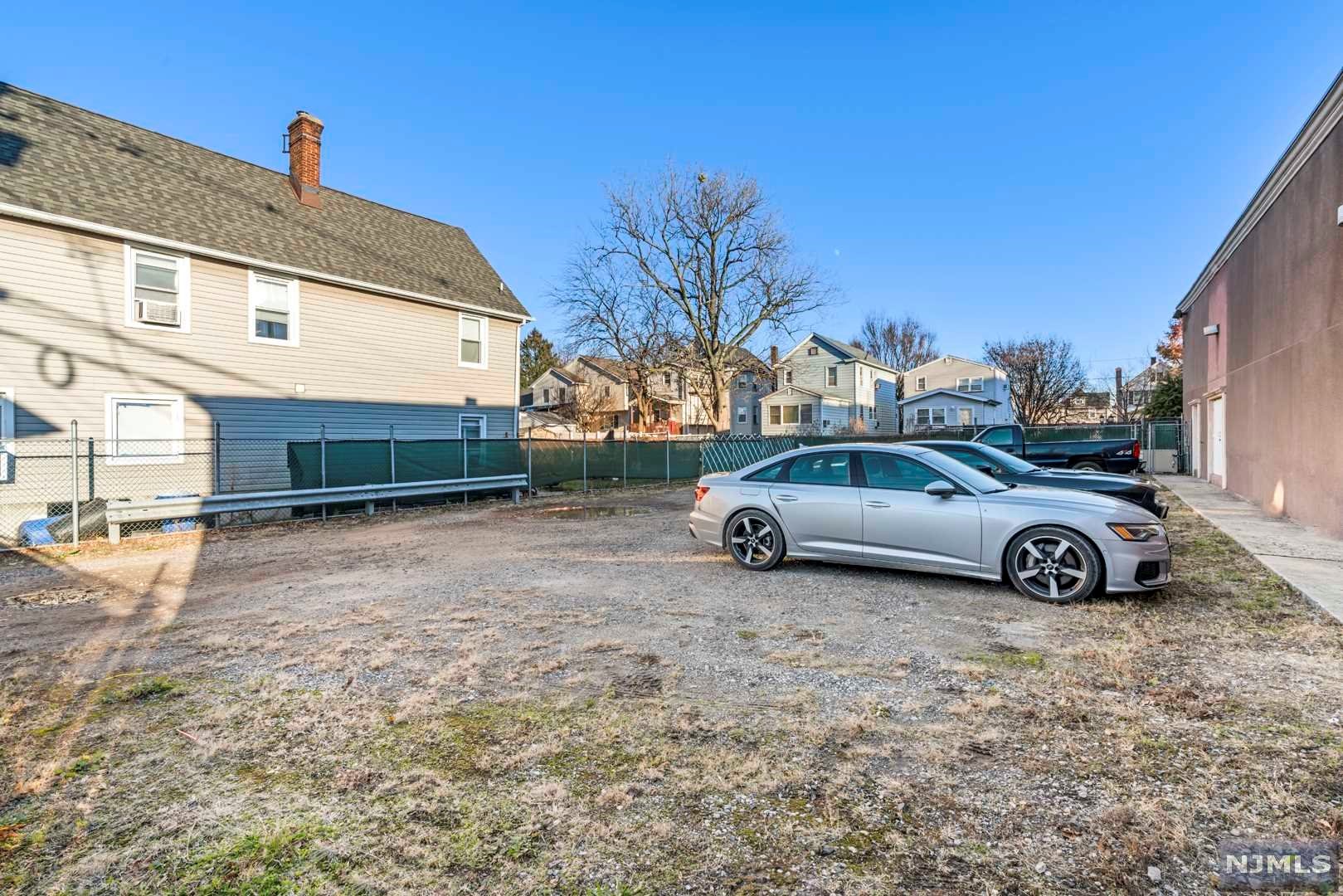 7-9 Ridgefield Avenue