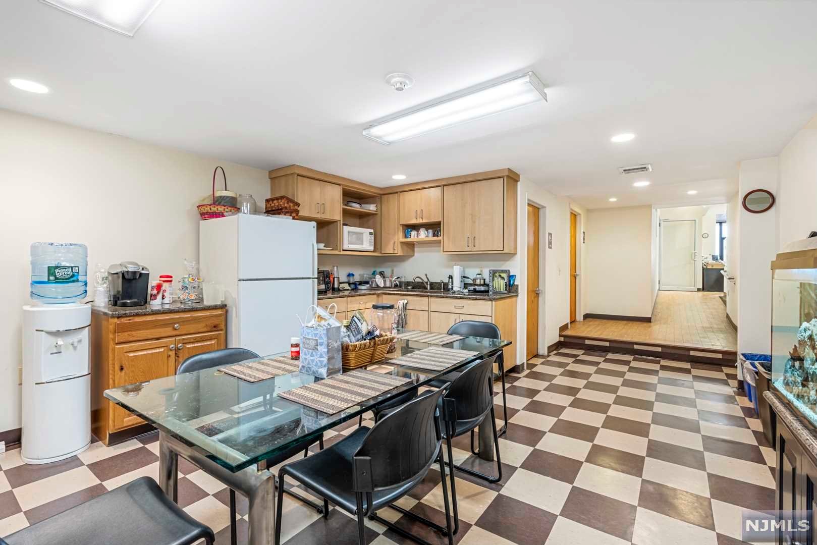7-9 Ridgefield Avenue