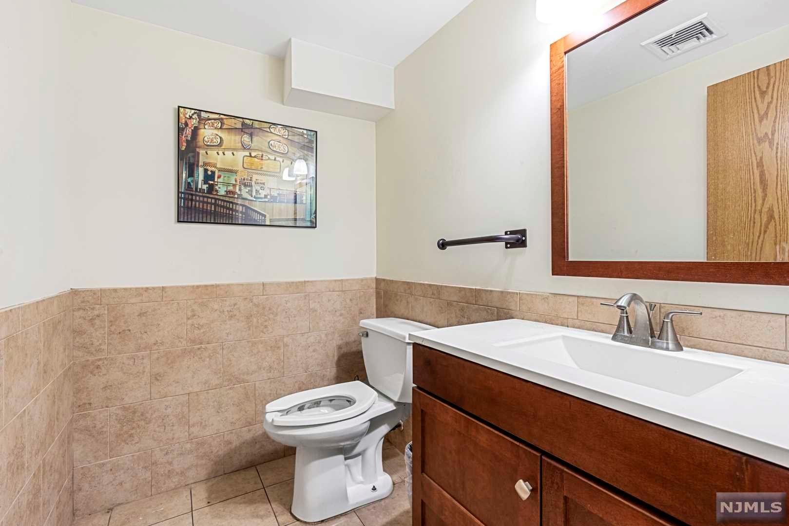 7-9 Ridgefield Avenue