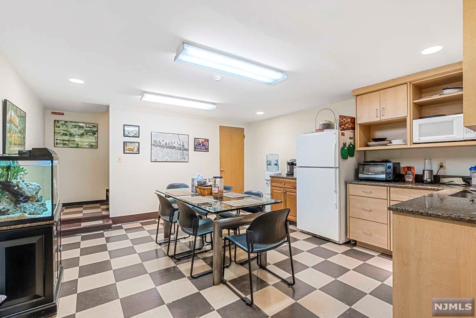 7-9 Ridgefield Avenue