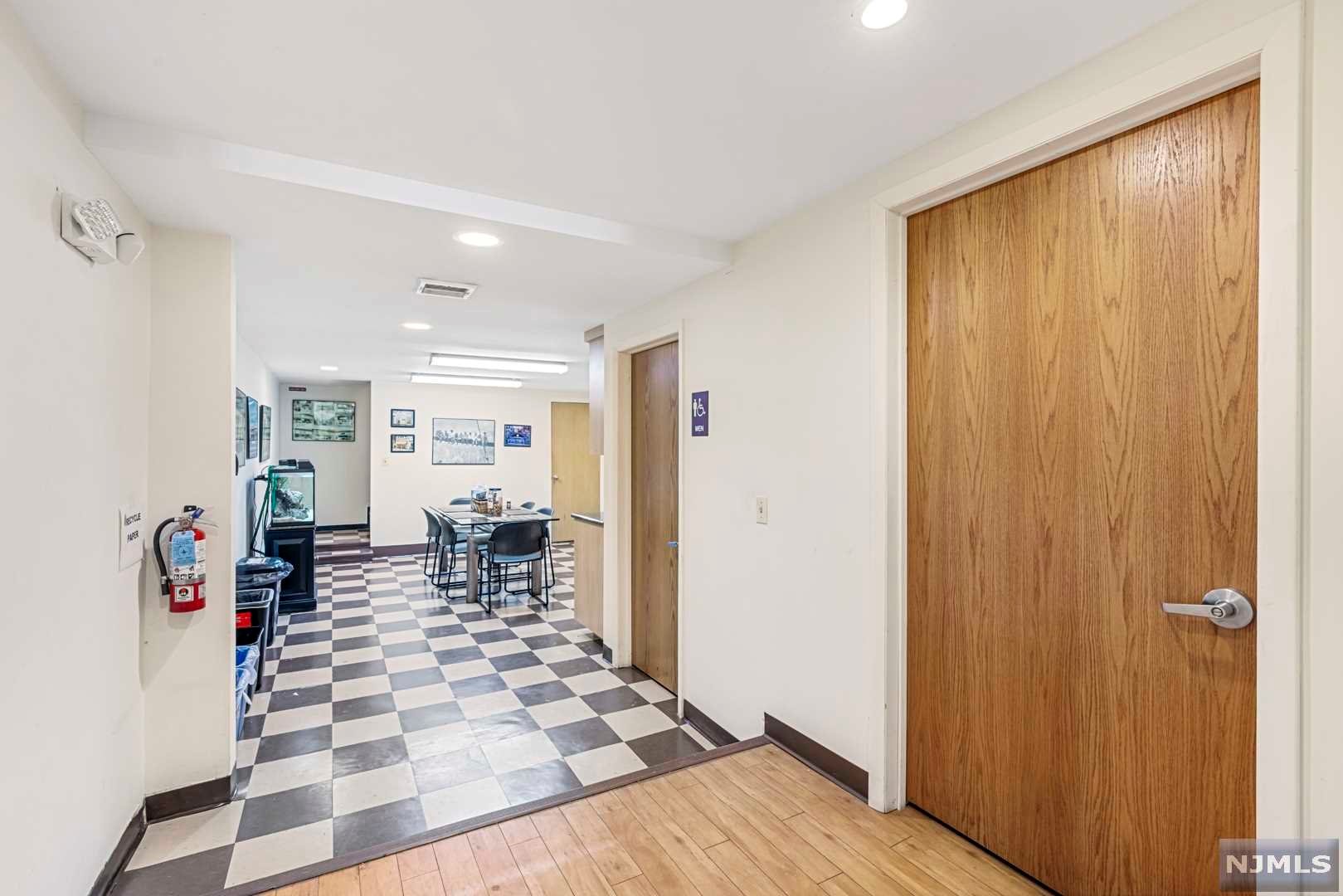 7-9 Ridgefield Avenue