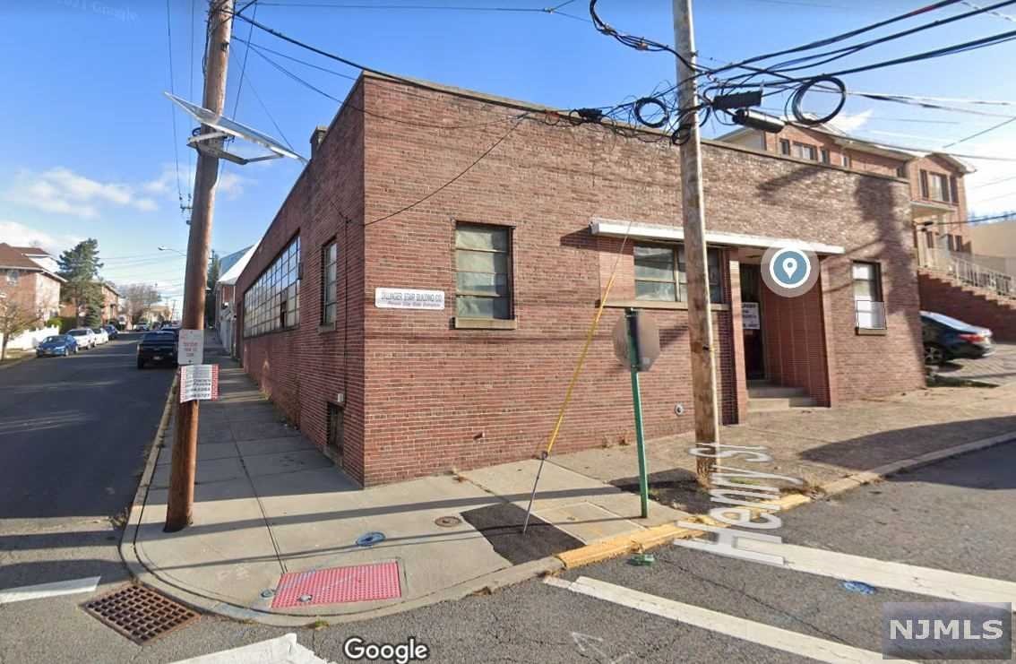 395 Henry Street