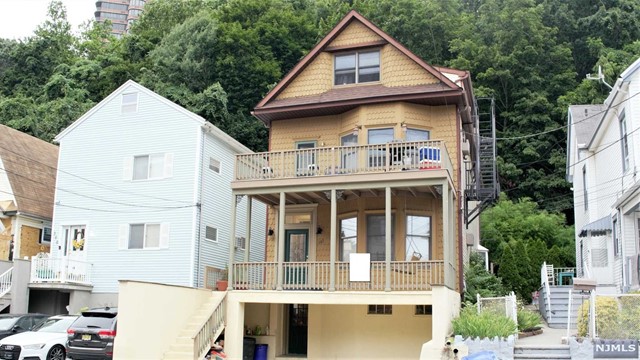 382 Undercliff Avenue 1st