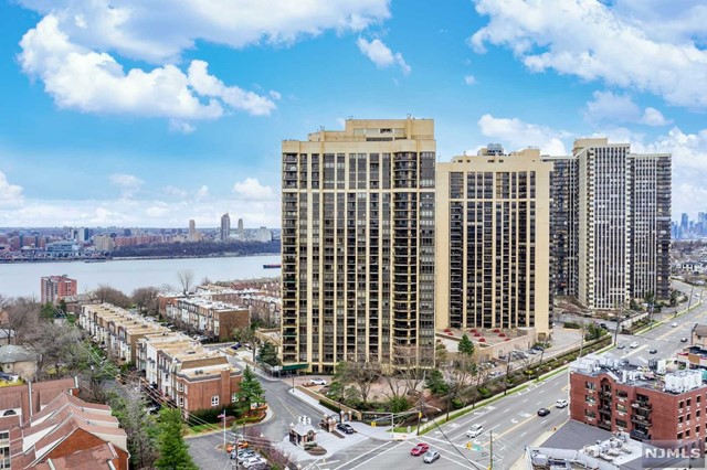 900 Palisade Avenue 20A