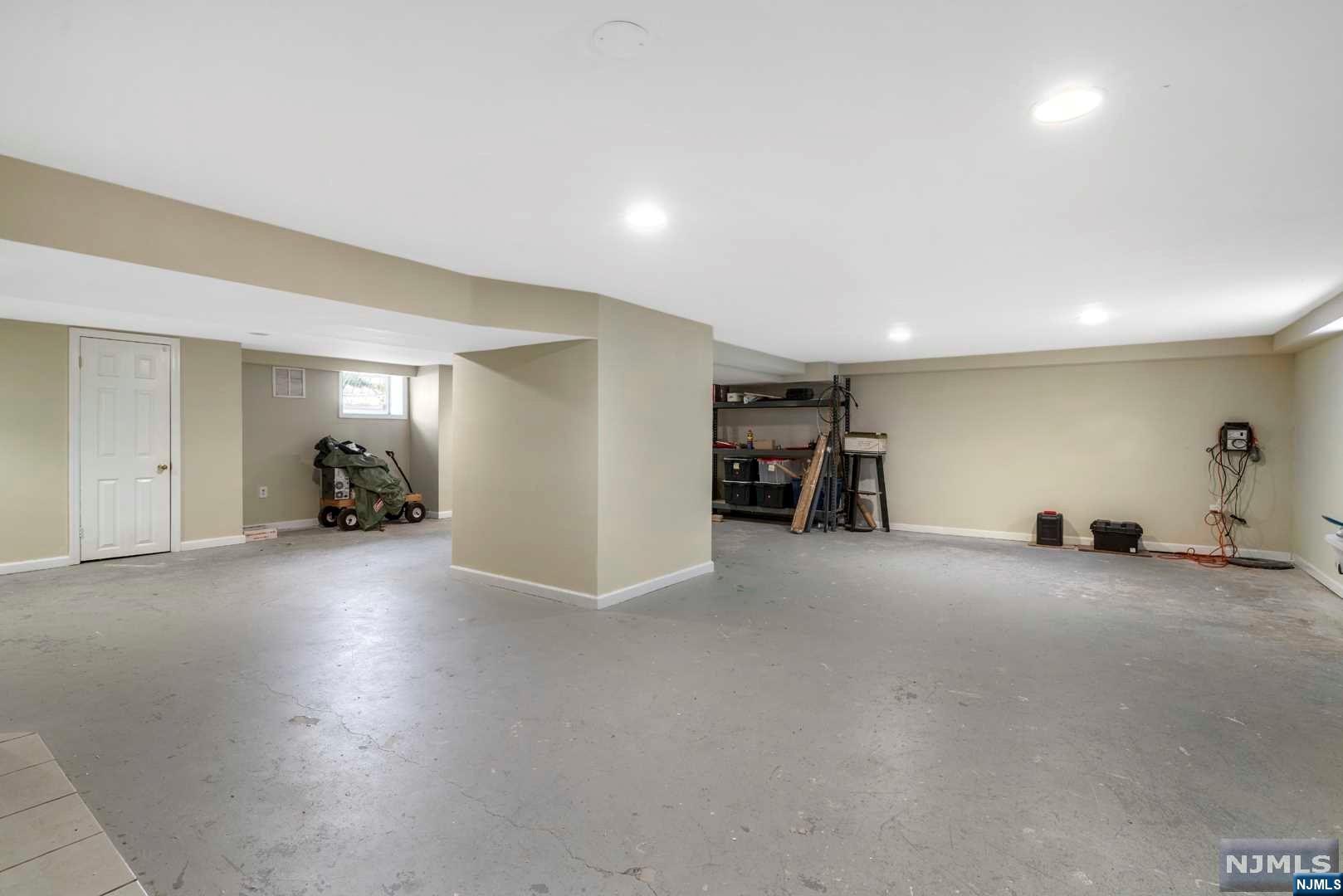 1070 Palisade Avenue