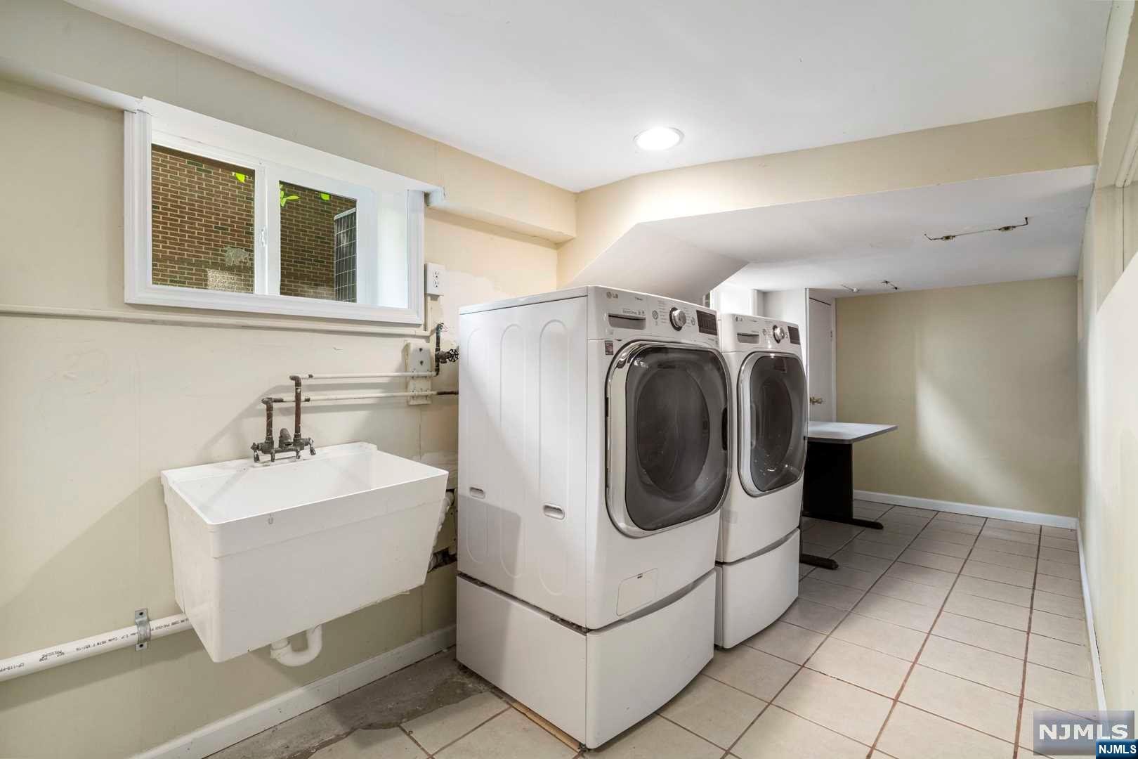 1070 Palisade Avenue