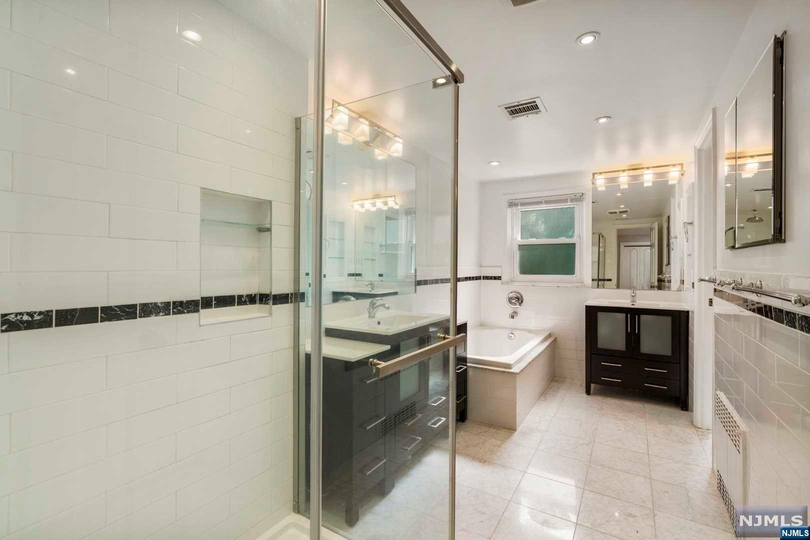 1070 Palisade Avenue