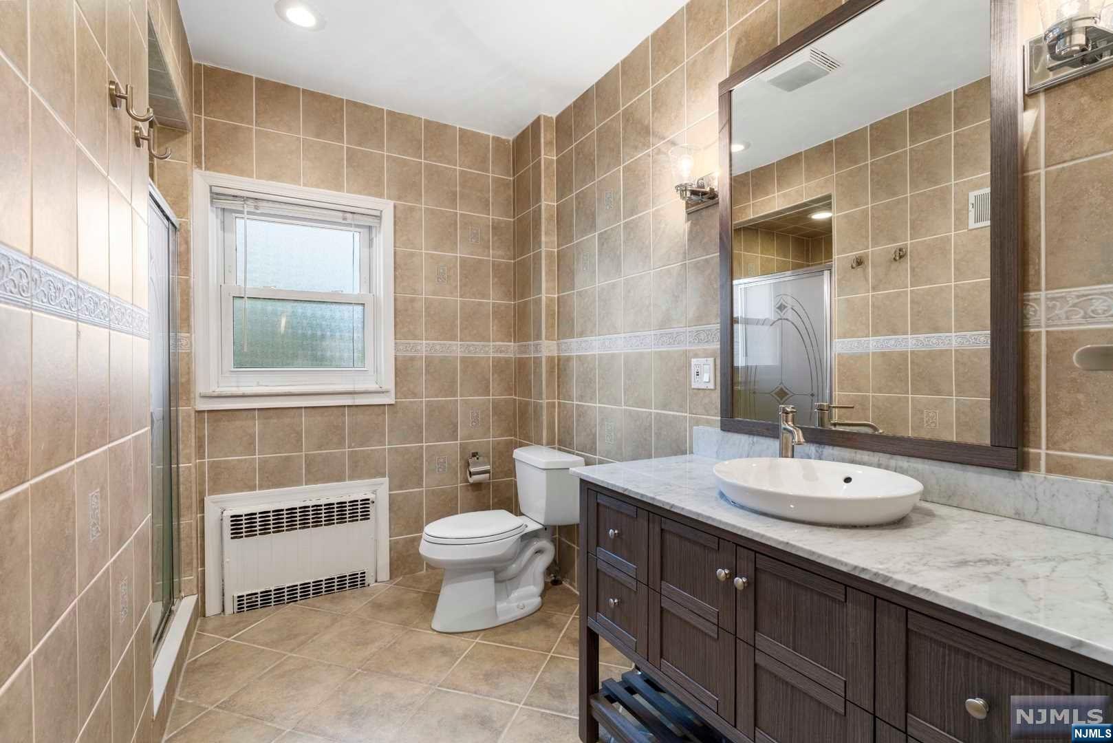 1070 Palisade Avenue