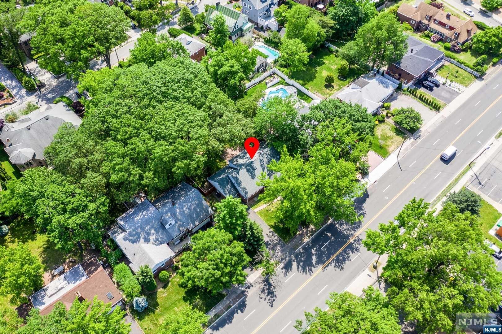 1070 Palisade Avenue