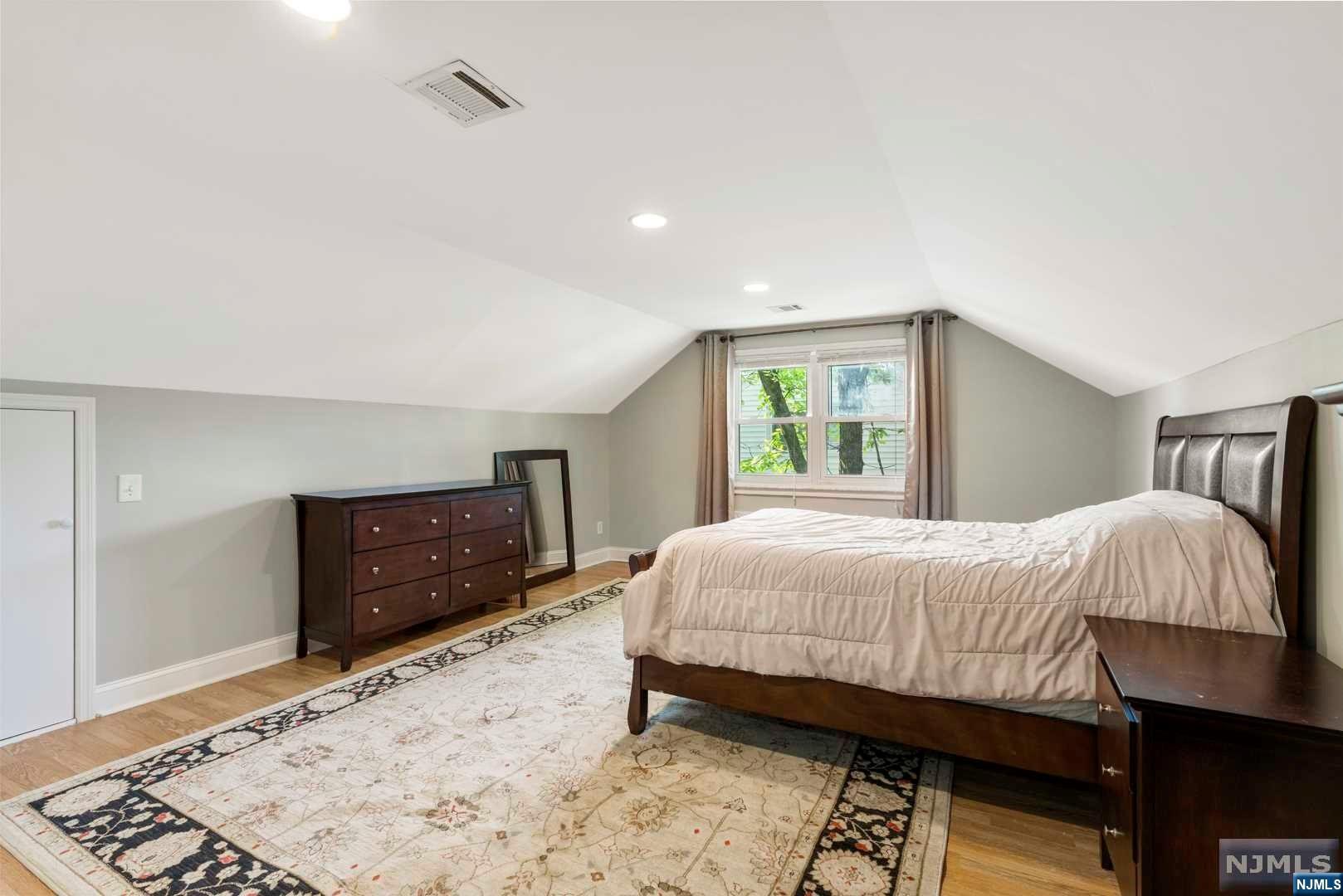 1070 Palisade Avenue