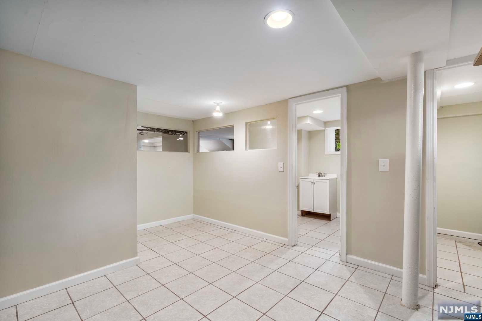 1070 Palisade Avenue