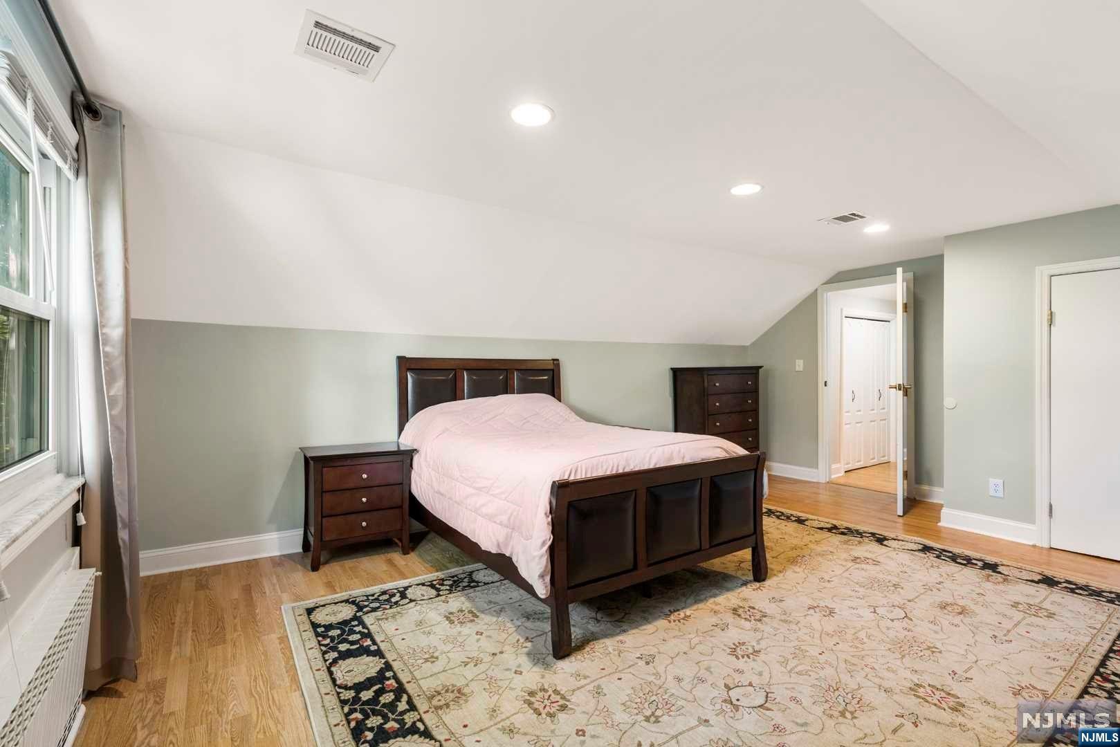 1070 Palisade Avenue