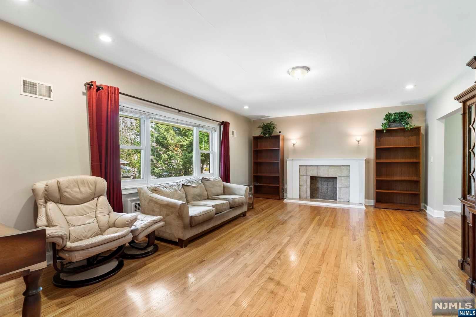 1070 Palisade Avenue