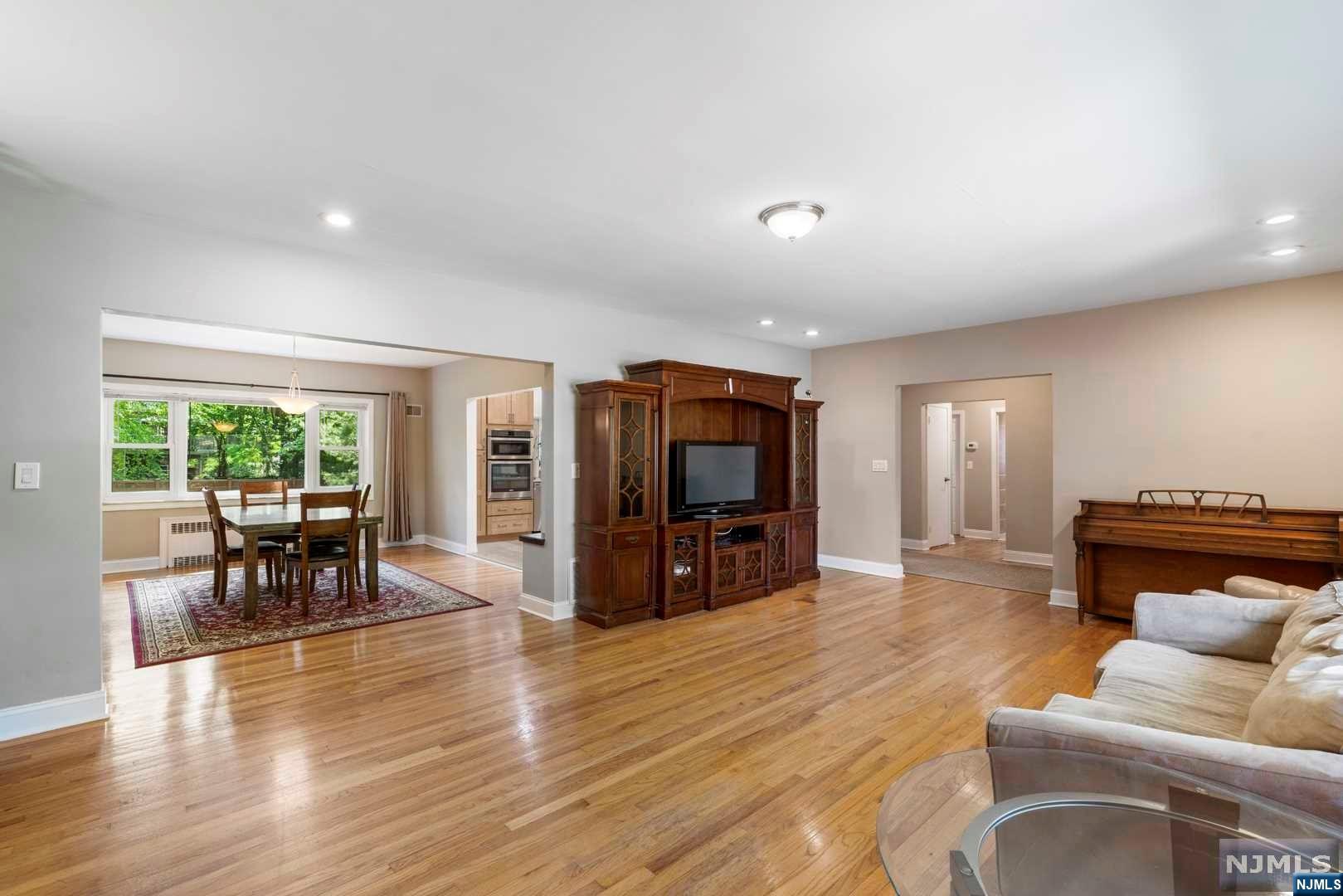 1070 Palisade Avenue