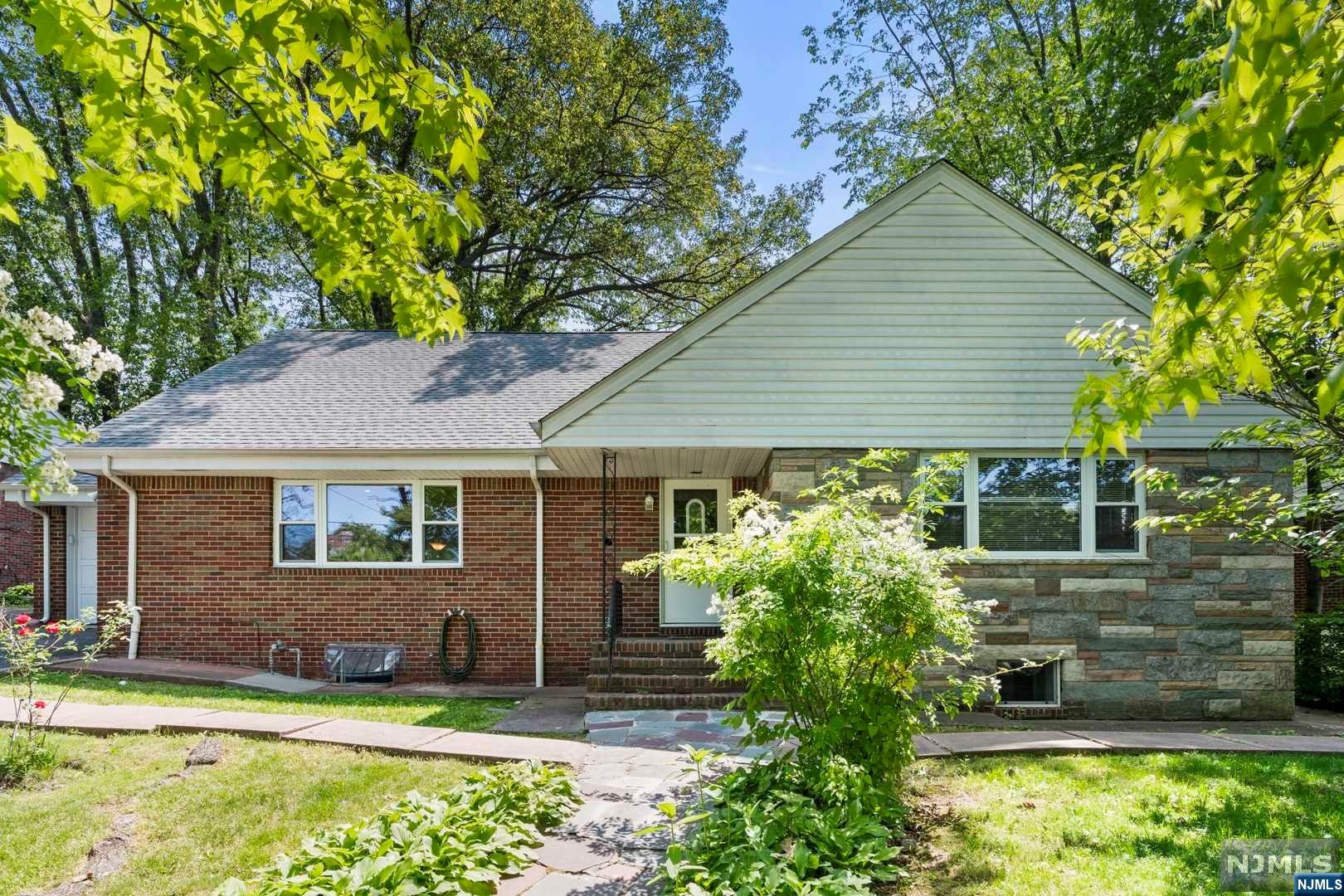 1070 Palisade Avenue