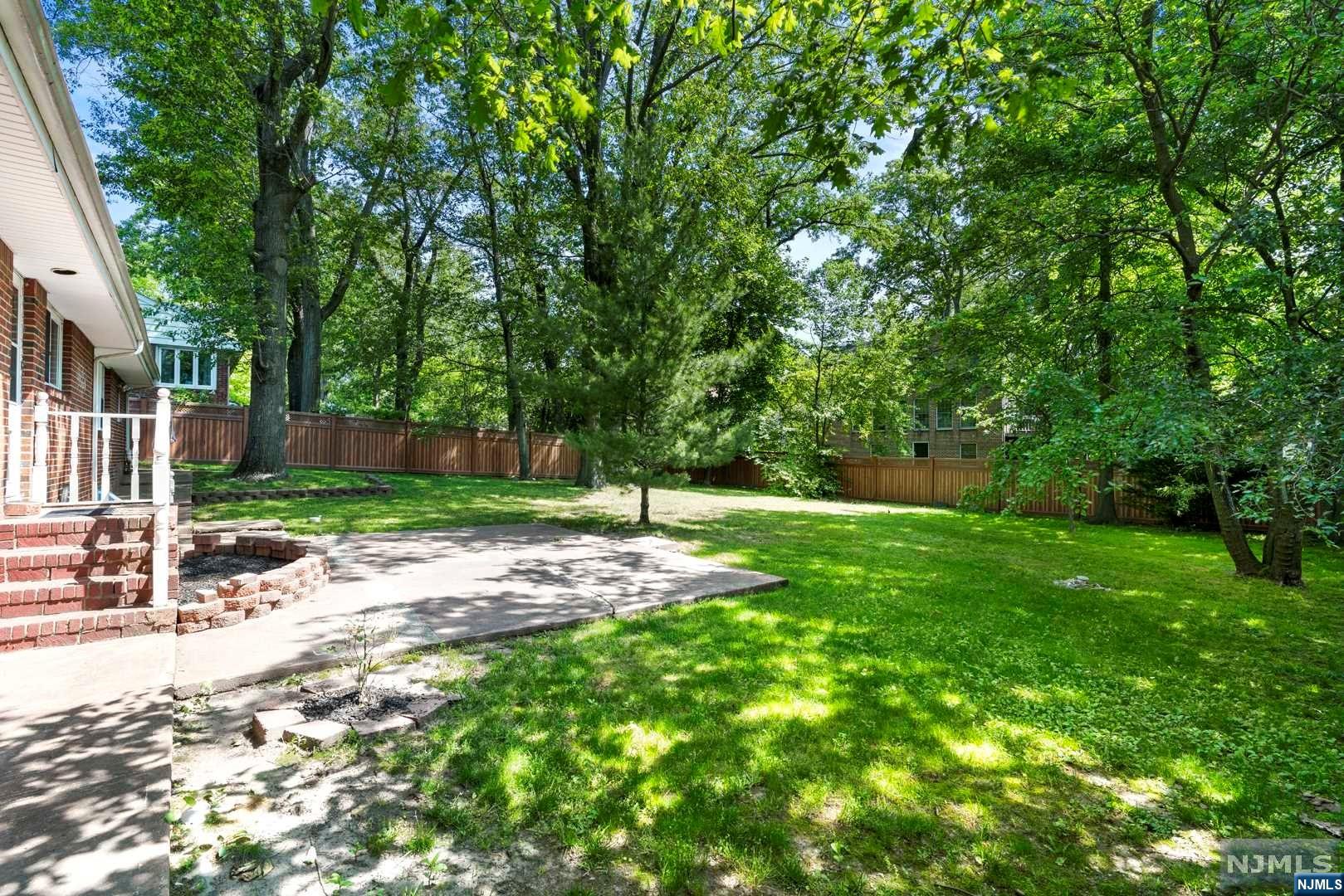 1070 Palisade Avenue