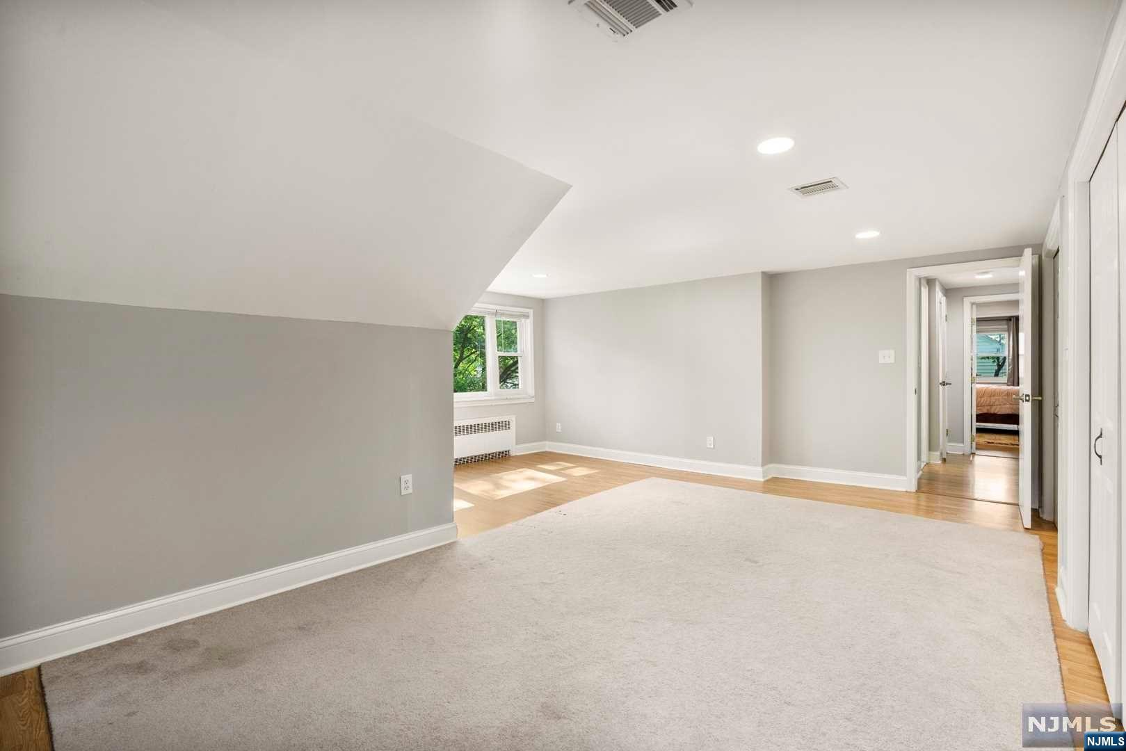 1070 Palisade Avenue