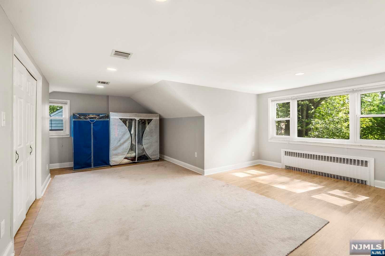 1070 Palisade Avenue