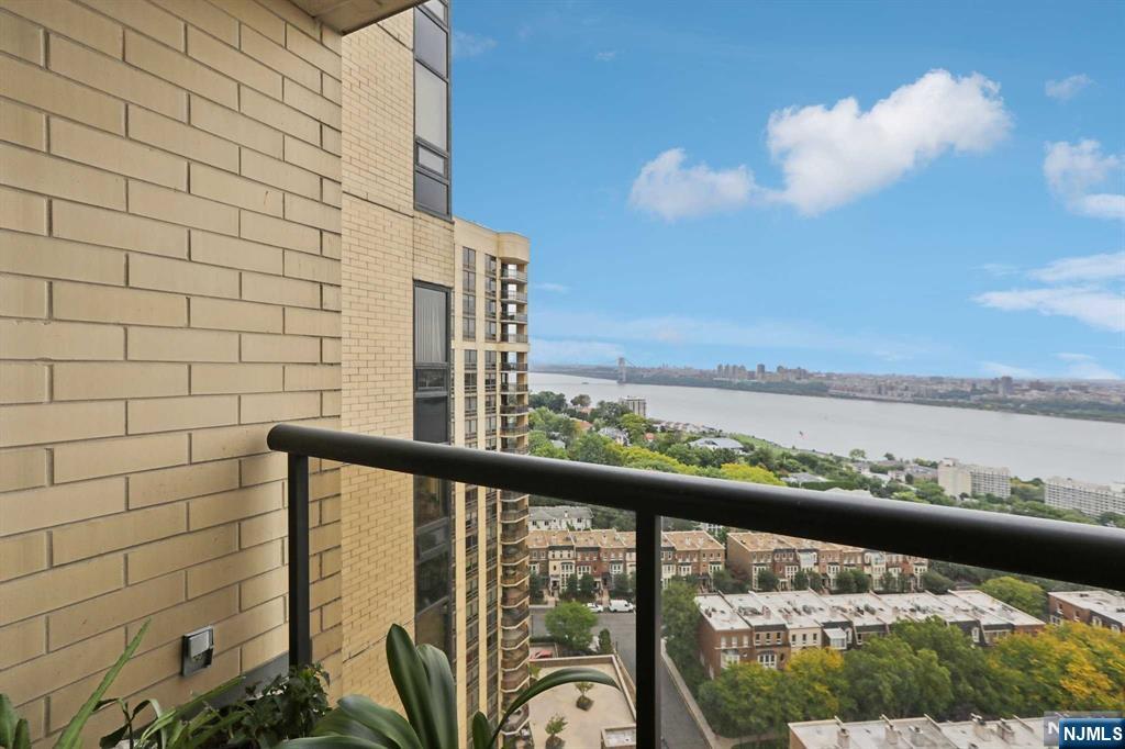 800 Palisade Avenue 2009