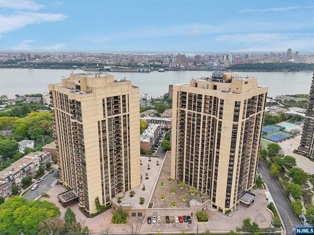 800 Palisade Avenue 2009