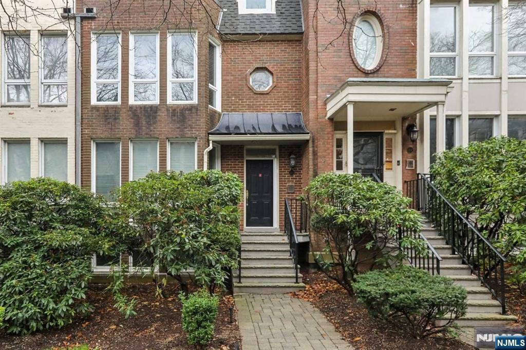 113 Victoria Place