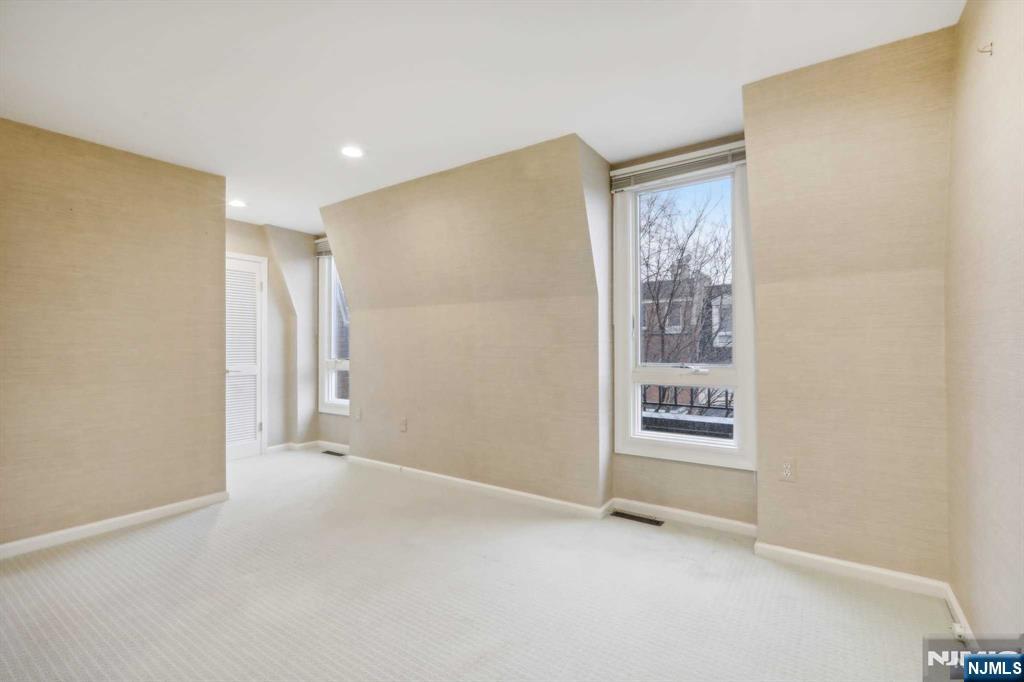 113 Victoria Place