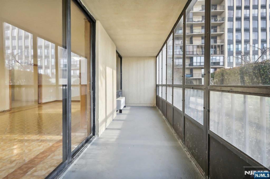 200 Winston Drive L8